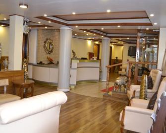 Hotel Sunflower - דאריילינג - לובי