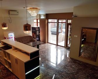 Hotel Uranus - بوخارست - ردهة