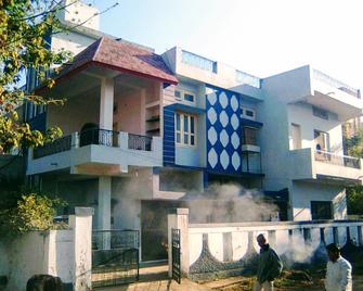 Jaiswal Homestay - Jabalpur - Building
