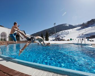 Hotel Trattlerhof - Bad Kleinkirchheim - Piscină