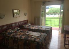 Hotel Montes Blancos - Ezcaray - Bedroom
