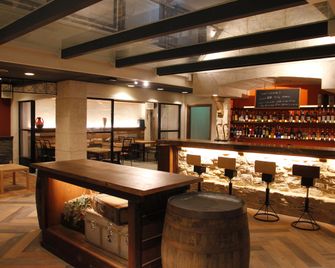 Hostel Cuore Kurashiki - קוראשיקי - בר