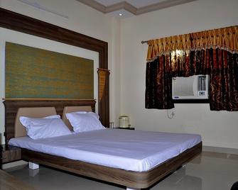 Hotel Bansi - Dwārka - 臥室