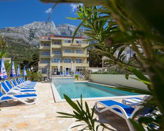 Dorijini Dvori - Baška Voda - Building