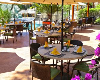 بينيجوندا أواتولكو آند بيتش كلوب - La Crucecita - مطعم