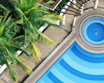 Hock Lee Hotel and Residences - Kuching - Pool