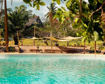 Basecamp Mafía Island - Utende - Piscina