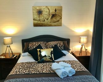Short Stays Gippsland (Newborough) - Moe - Bedroom