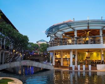 Away Bali Legian Camakila - קוטה - בריכה