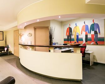 Hotel Residenza Gra 21 - רומא - דלפק קבלה