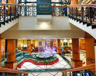 The Orchid Hotel Mumbai Vile Parle - Bombay - Lobi