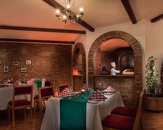 فندق وسبا جولي فيل جزيرة الملوك الأقصر - الأقصر - مطعم