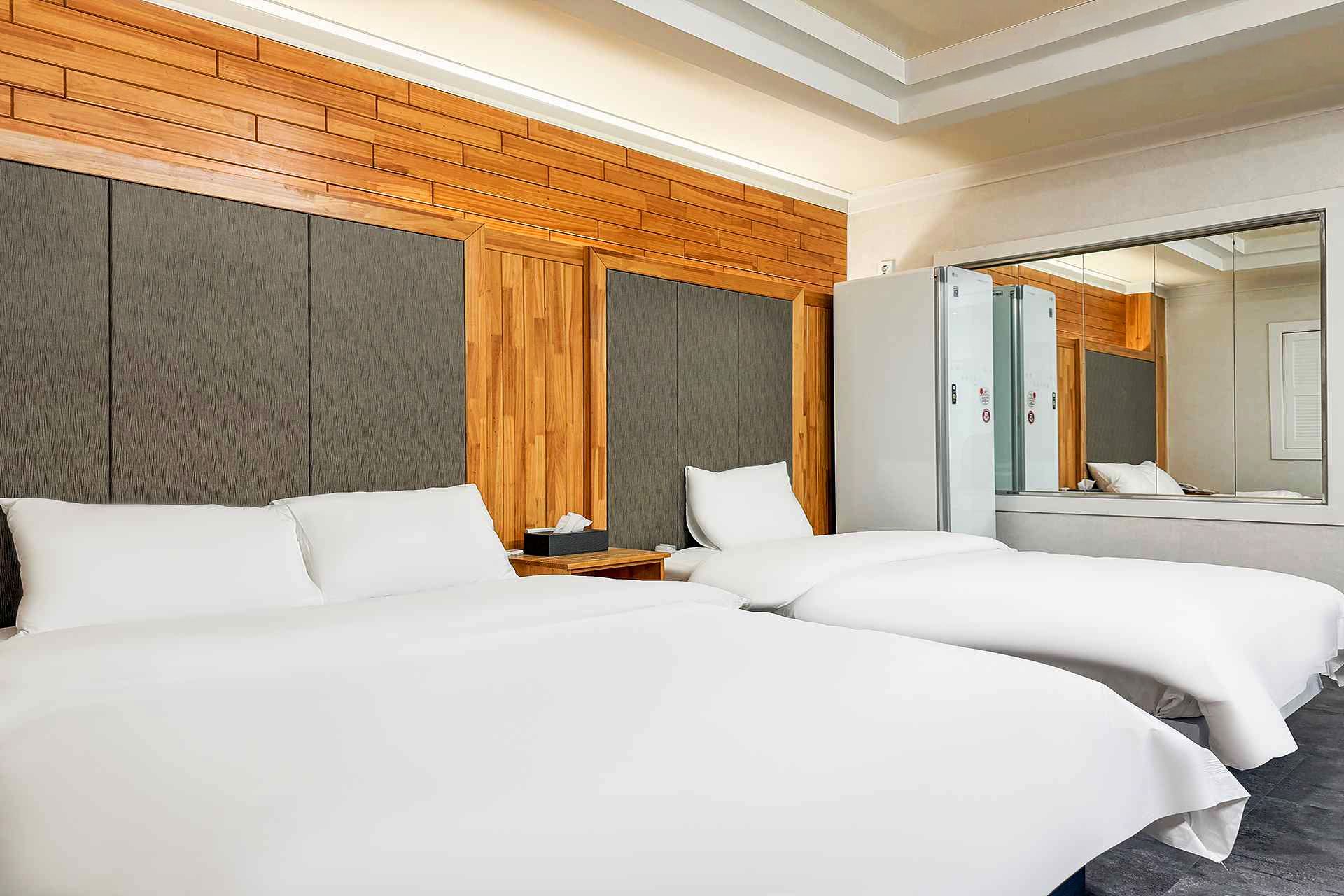 Hotel Carlton thumbnail 2