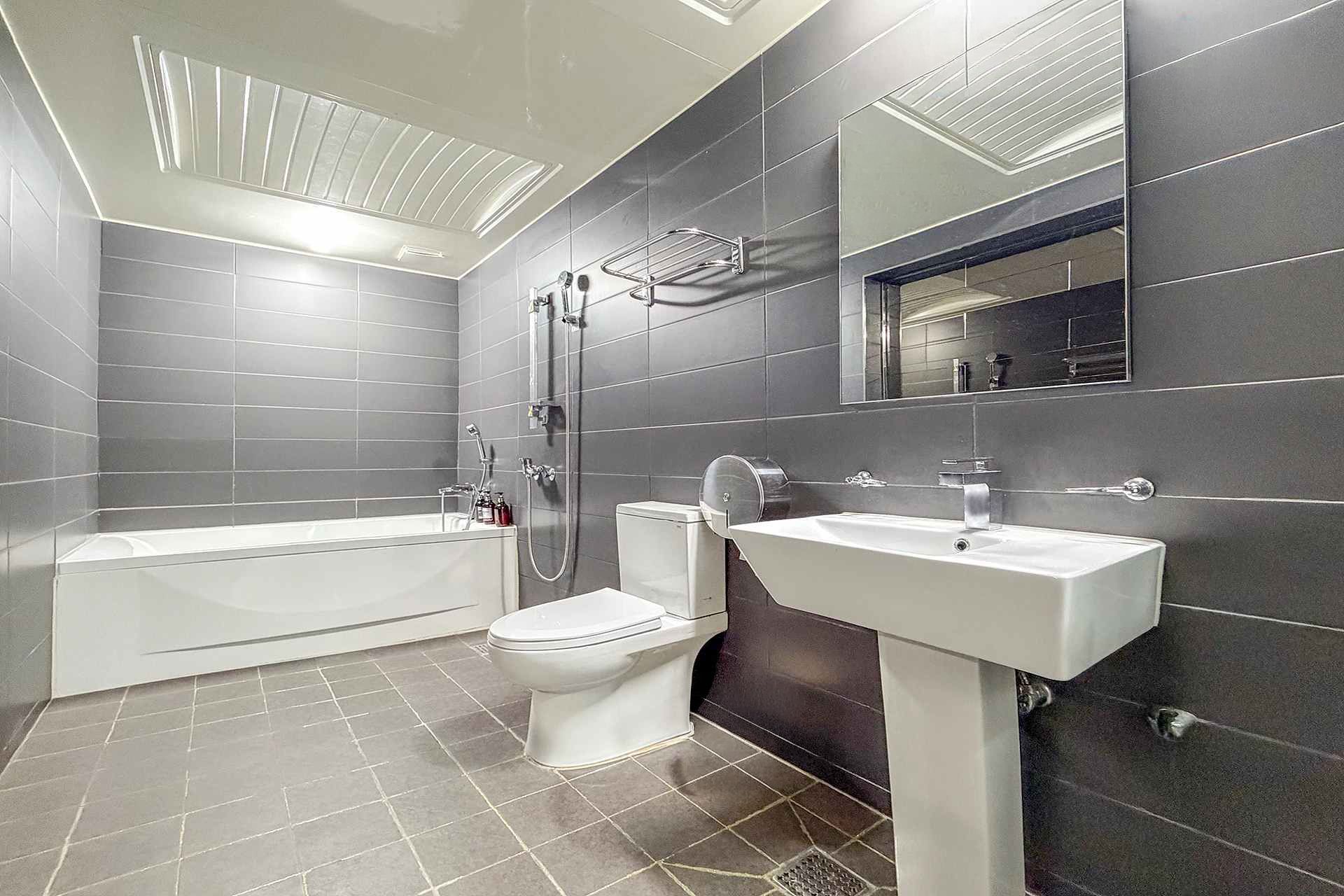 Carlton Hotel thumbnail 3