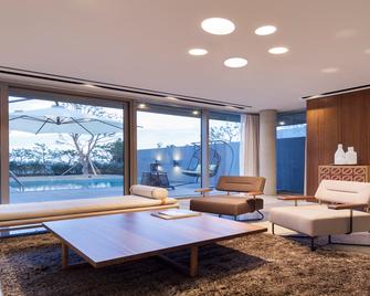 Bayhill Pool & Villa - Seogwipo - Olohuone