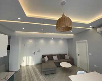 Blue Water Hotel Ksamil - Ksamil - Pokój dzienny