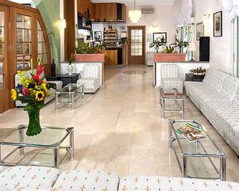 Hotel Saint Tropez Spa & Restaurant - Lido di Savio - Sala de estar
