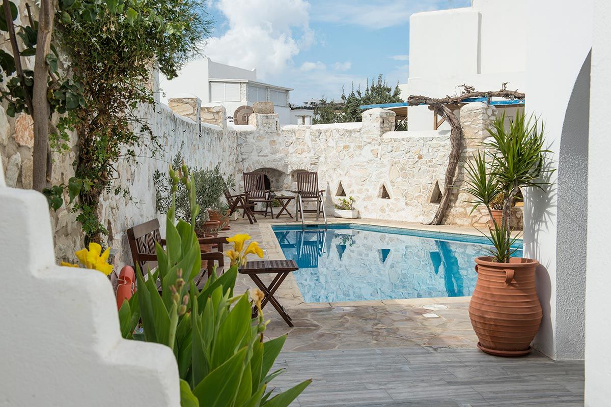 إيجيون هوتل - باريكيا - حوض السباحة