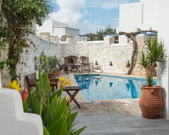 Hotel Aegeon - Parikia - Pool