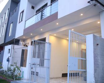 Family Hotel Lahore - Lahore - Building