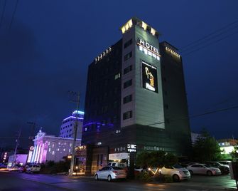 Picasso Hotel - Donghae - Edificio