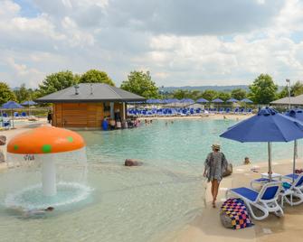 Lake Taupo Holiday Resort - Taupo - Pool
