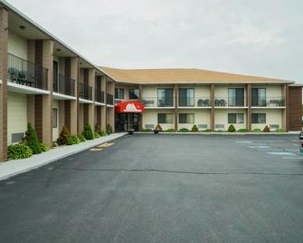 Red Roof Inn & Suites Middletown, RI - Middletown - Rakennus