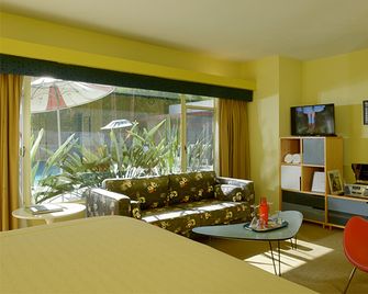 Orbit In - 21 and Over - A Town & Desert Boutique Hotel - Palm Springs - Pokój dzienny