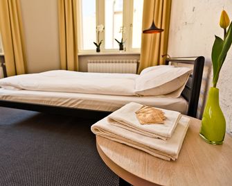 Sleep in Hostel & Apartments - Poznań - Camera da letto