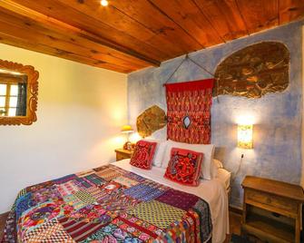 Yellow House - Hostel - Antigua - Bedroom