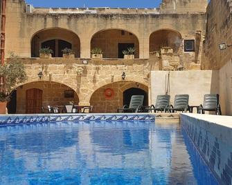 Ta Victoria B&B - Għasri - Pool
