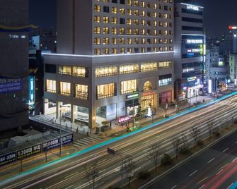 Ramada by Wyndham Daejeon - Daejeon - Byggnad