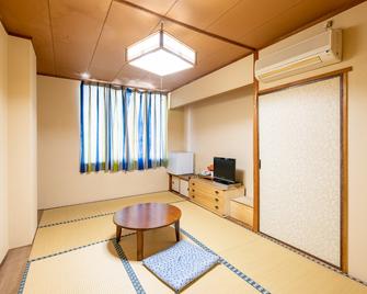 Tabist Chunichi Business Hotel Shima - Shima - Living room
