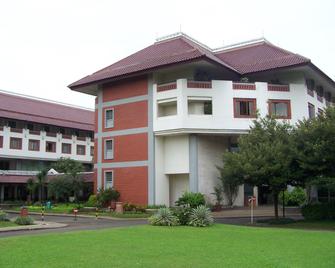 Bumi Wiyata Hotel - Depok - Building
