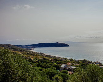 Residenza Golfo Degli Ulivi - Pisciotta - Vista del exterior
