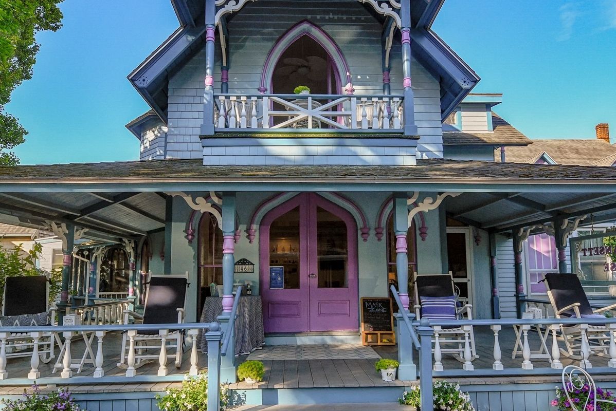 Narragansett House - Oak Bluffs - Building