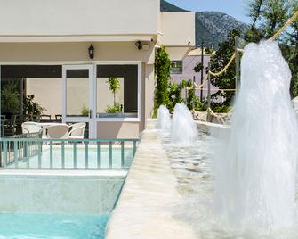 Happyland Hotel Apartments - Nydri - Pool