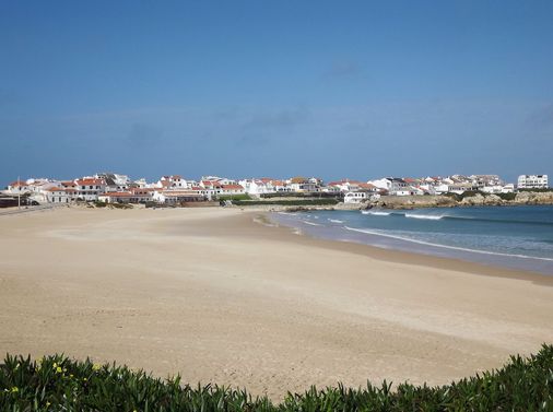 H2O Surfguide Hostel - Peniche - Strand