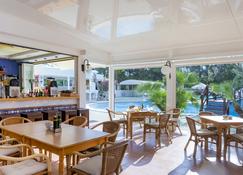 Ses Eufabietes Apartments & Restaurant - Sant Francesc de Formentera - Bar