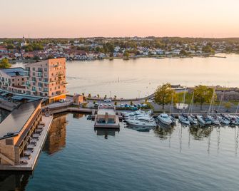 Slottsholmen Hotell och Restaurang - Västervik - Building