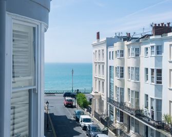 Innit Marina - Brighton - Utomhus