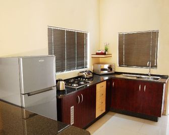 Booth Suite Hotel Mafikeng - Mahikeng - Cucina