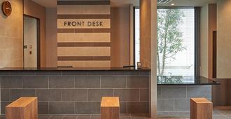 Conne Hotel - Goto - Front desk