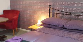 The monk and tipster - Towcester - Bedroom