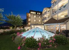 Hotel Vinschgerhof - Silandro - Building