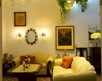 Boutique Hotel Sarmiento - Santa Clara - Wohnzimmer