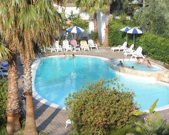 Hotel Magnolia - וייסטה - בריכה