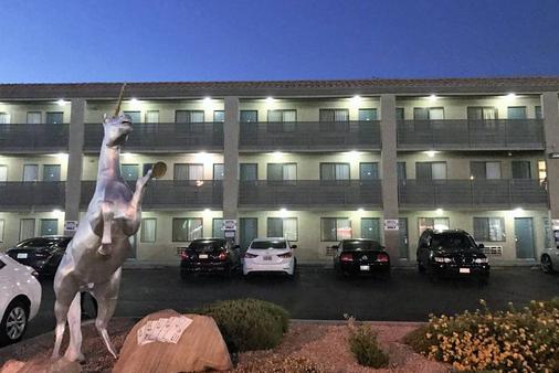Highland Inn - Las Vegas - Building