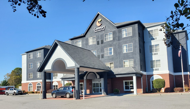 Comfort Inn Suites Calhoun 87 1 3 3 Calhoun Hotel Deals