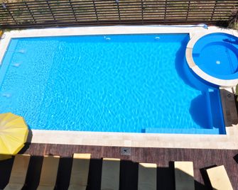 Los Abus - Colón - Pool